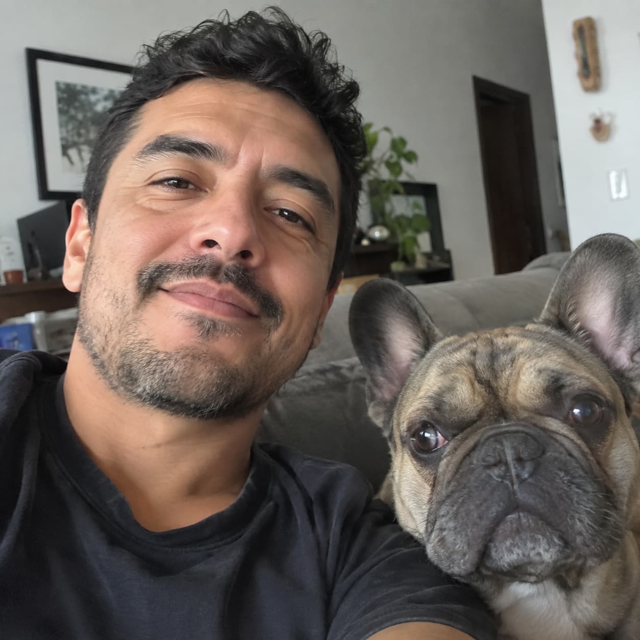 files/Firefly_gpt-image_An_organic_casual_selfie_taken_with_an_iPhone_front_camera_by_a_Mexican_man_in_his_l_234632.jpg